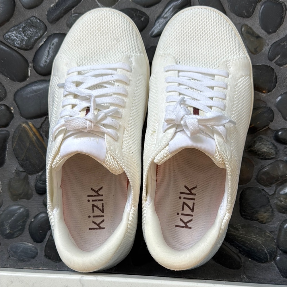 Kizik Irvine White Sneakers Low-Top Minimalist Design with Springback Heels